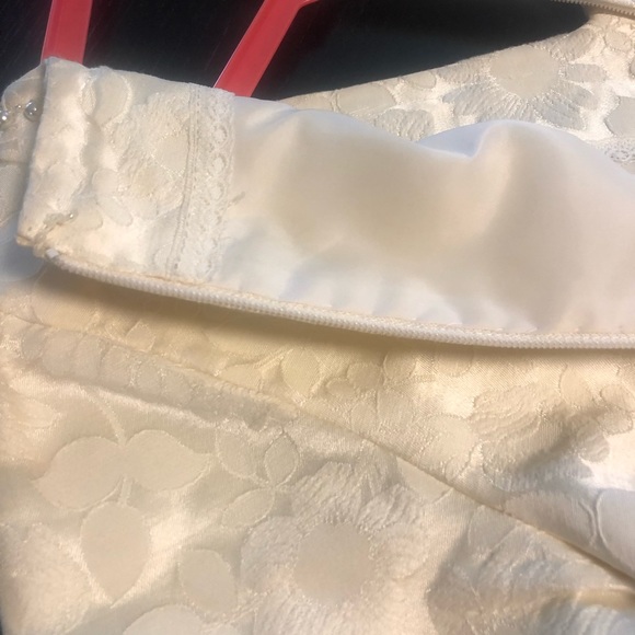 Vintage home sewn floral print wedding dress with pearl embellishments. - Picture 4 of 6